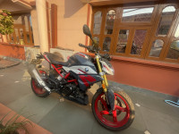 Limestone Metallic BMW G 310 R