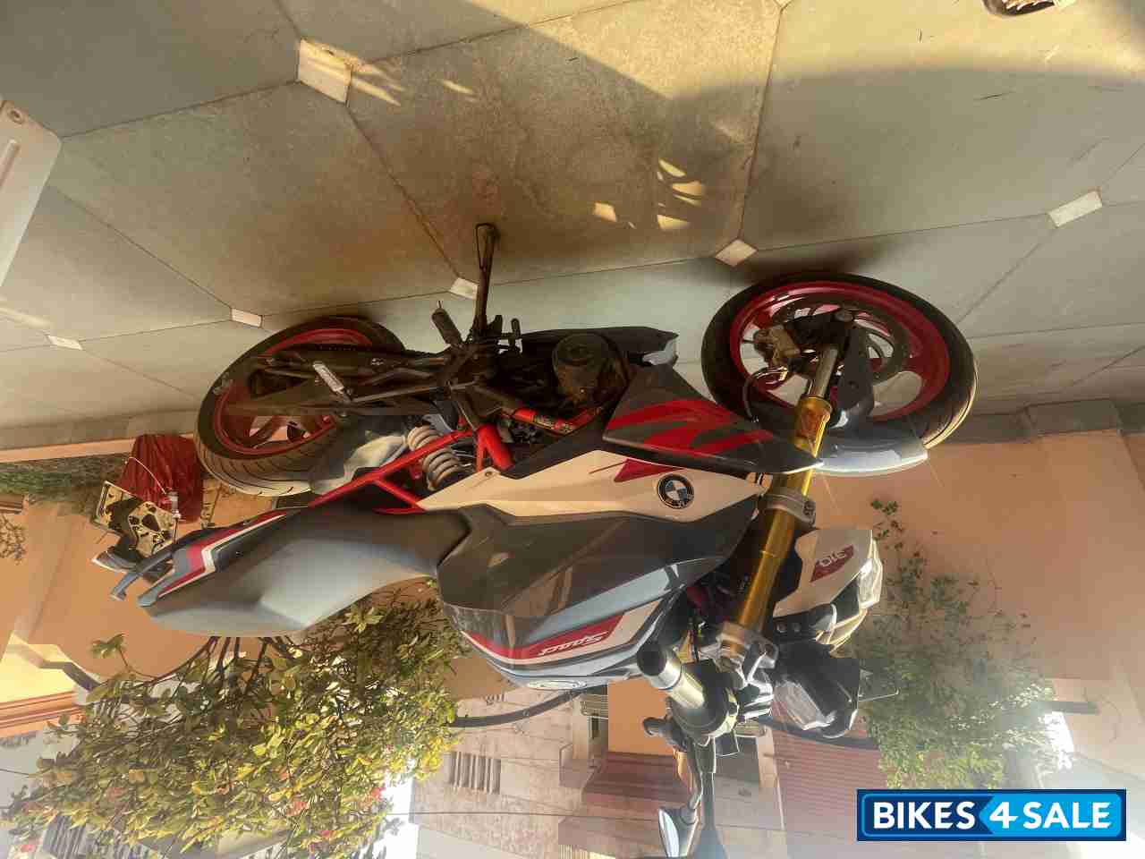 Limestone Metallic BMW G 310 R