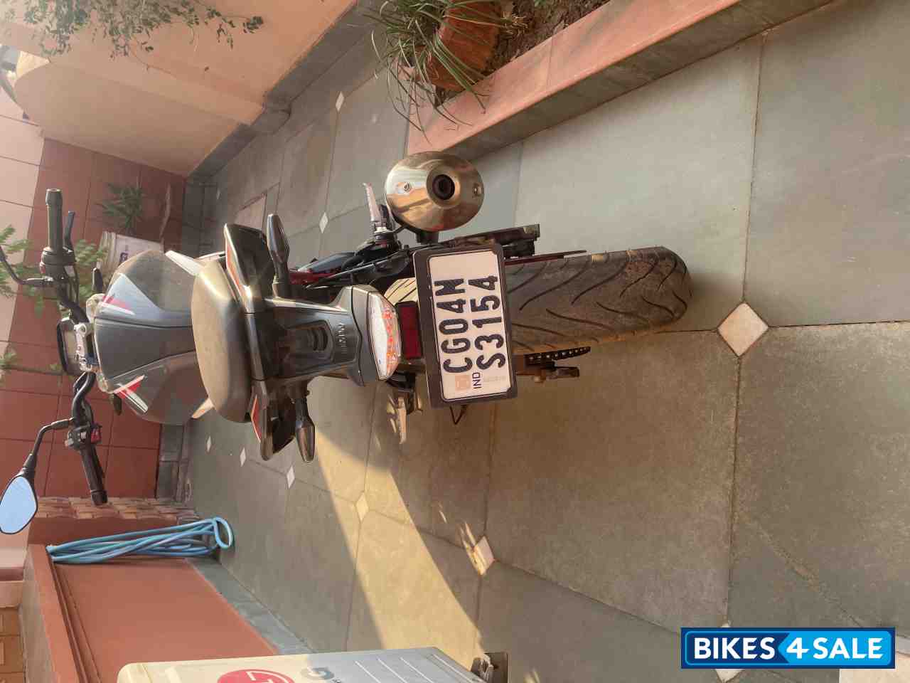 Limestone Metallic BMW G 310 R