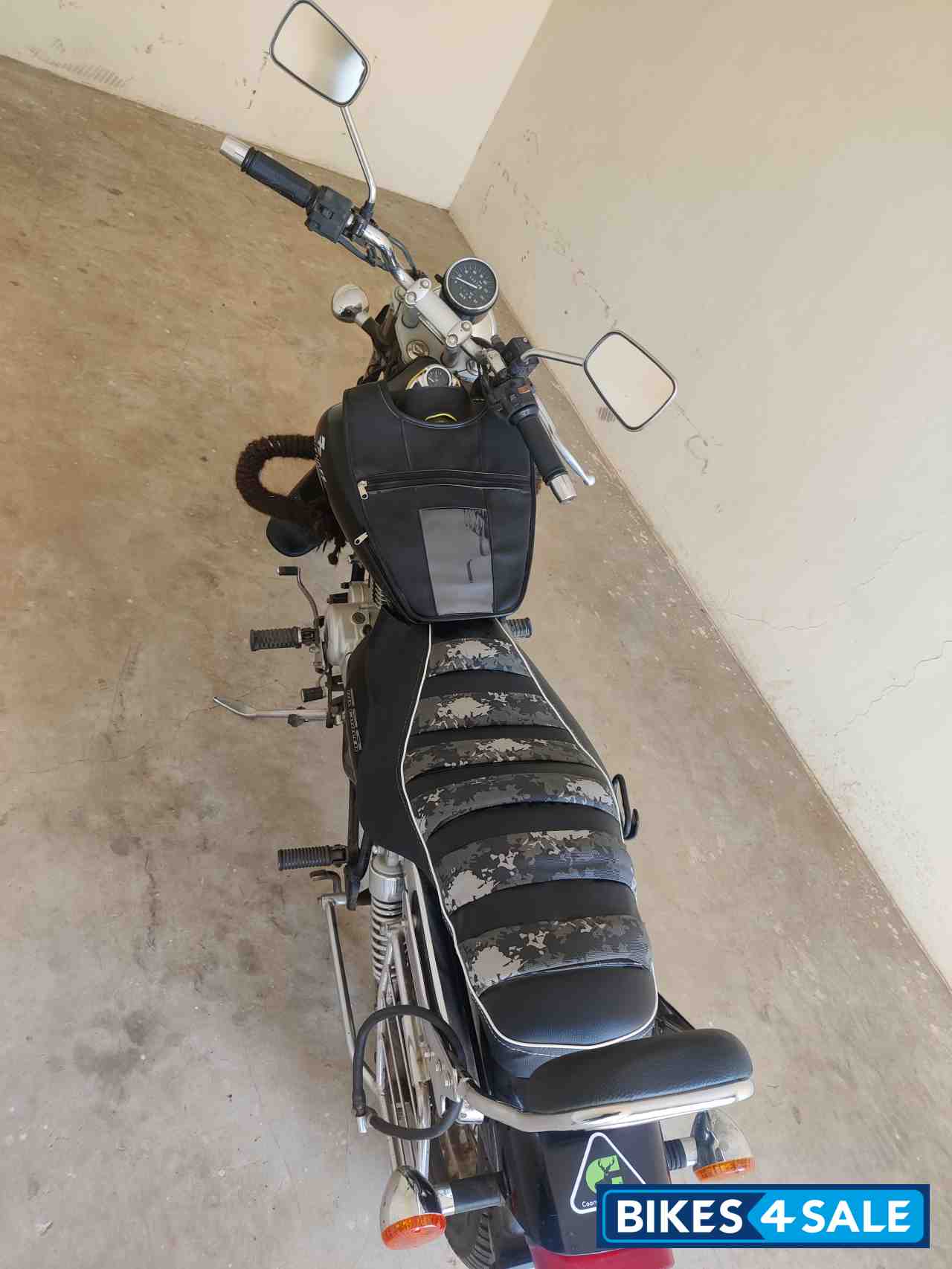 Bajaj Avenger 220 DTS-i