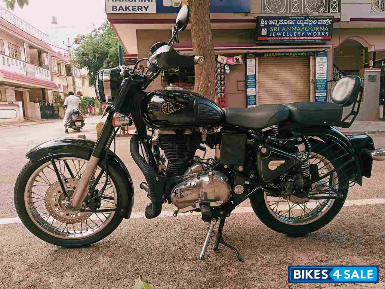 Black Royal Enfield Classic 350