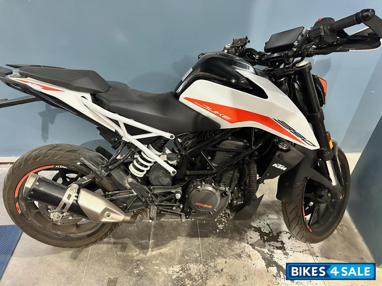 White KTM Duke 390 BS6