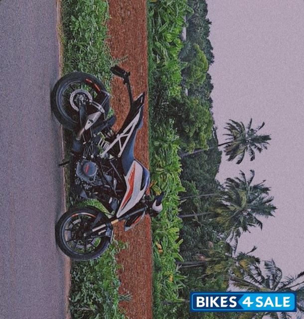 White KTM Duke 390 BS6