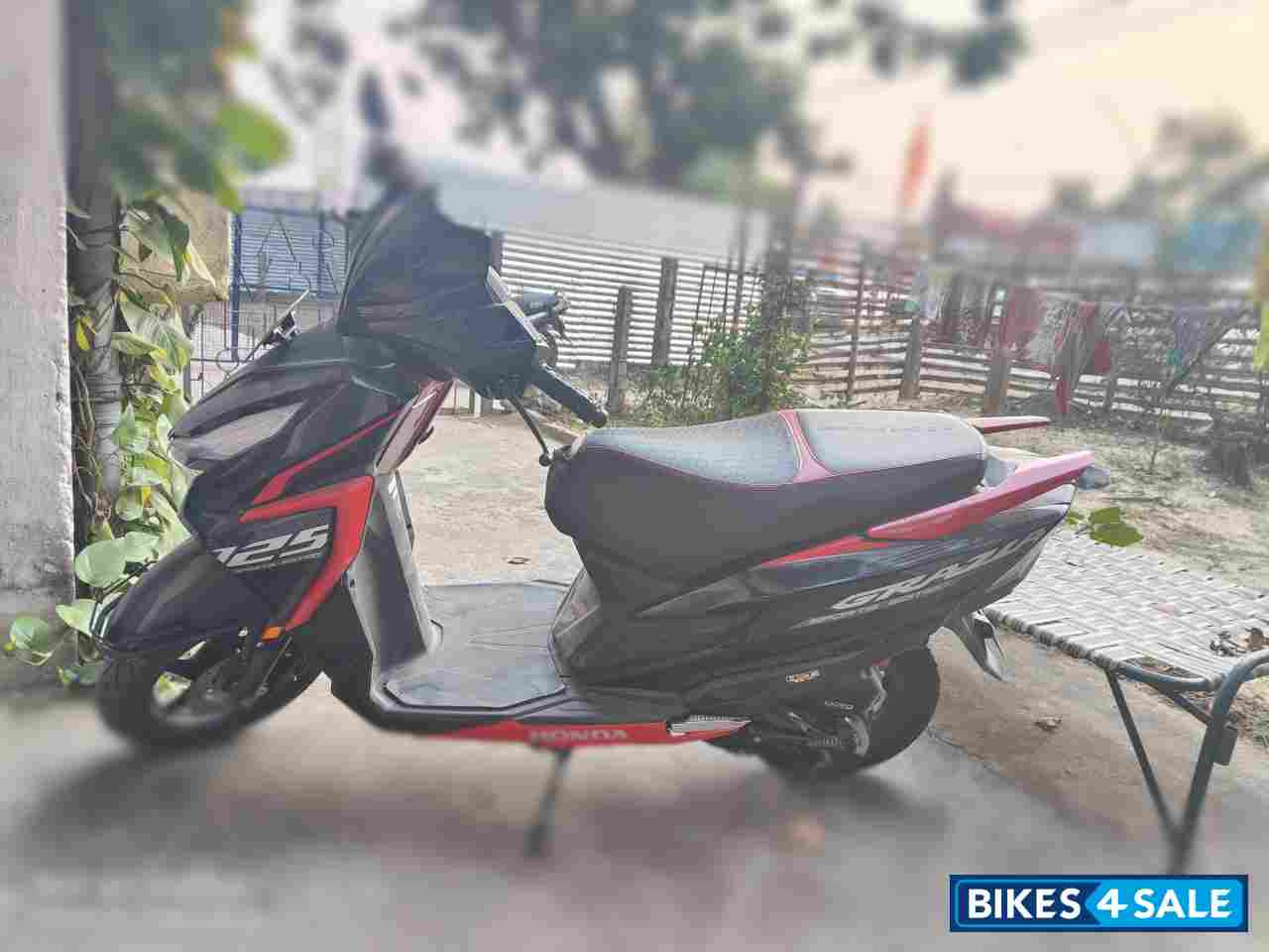 Black /red Honda Grazia 125 Sports Edition