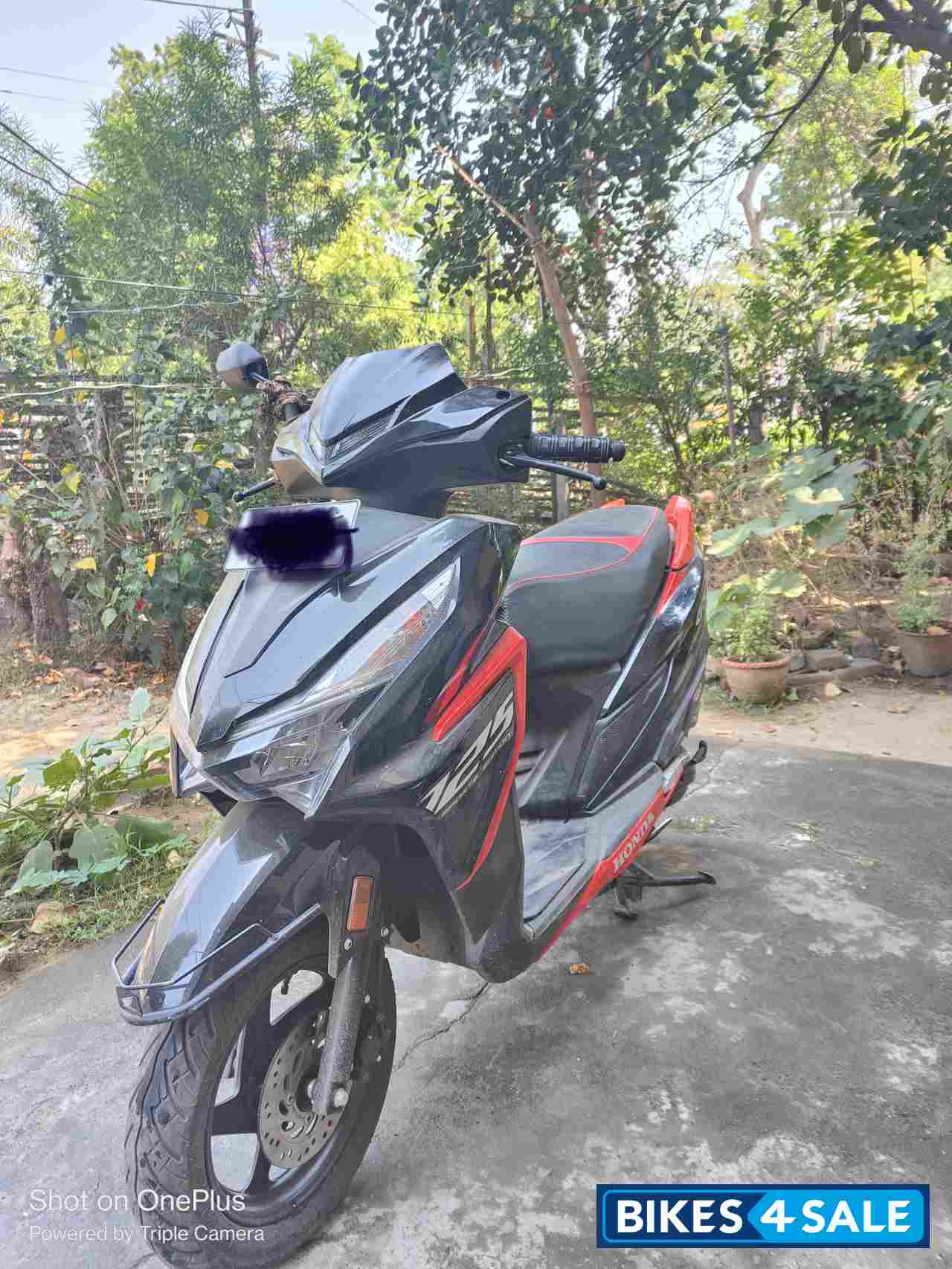 Black /red Honda Grazia 125 Sports Edition