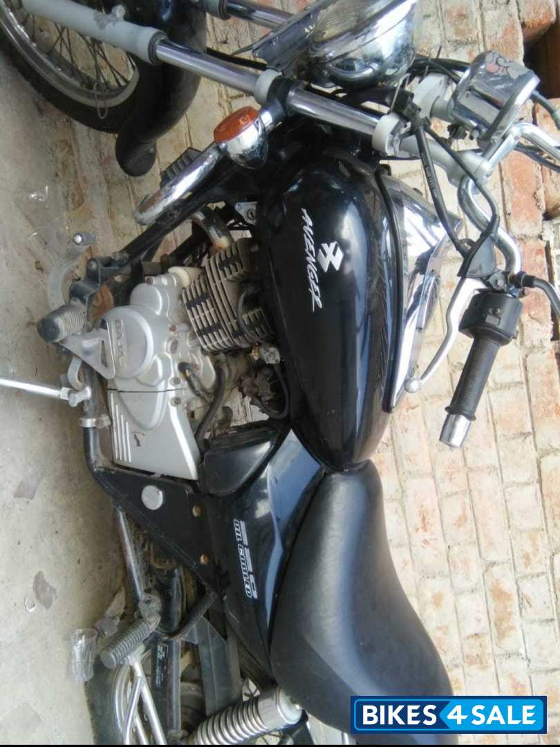 Bajaj Avenger 220 DTS-i