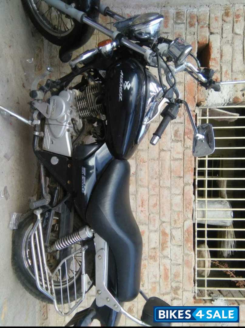 Bajaj Avenger 220 DTS-i