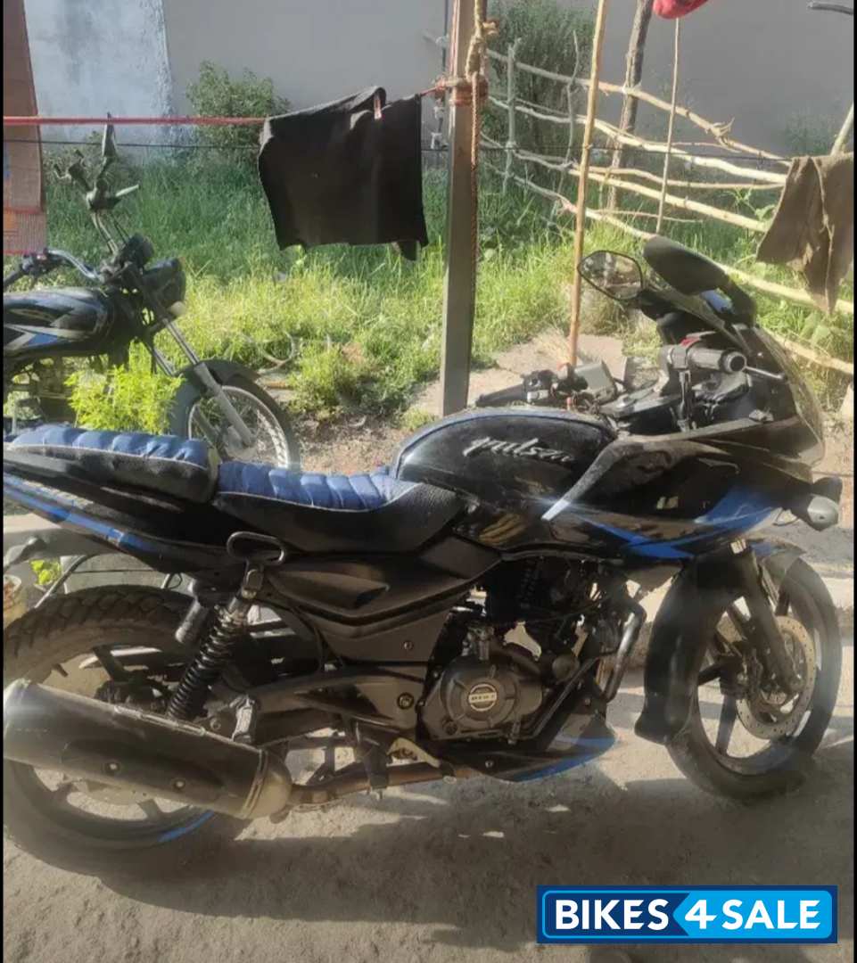Bajaj Pulsar 220F