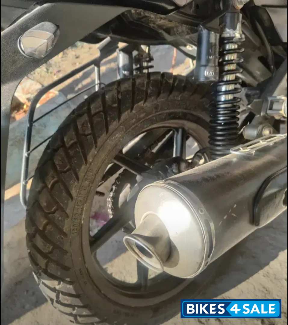 Bajaj Pulsar 220F Bajaj Pulsar 220F