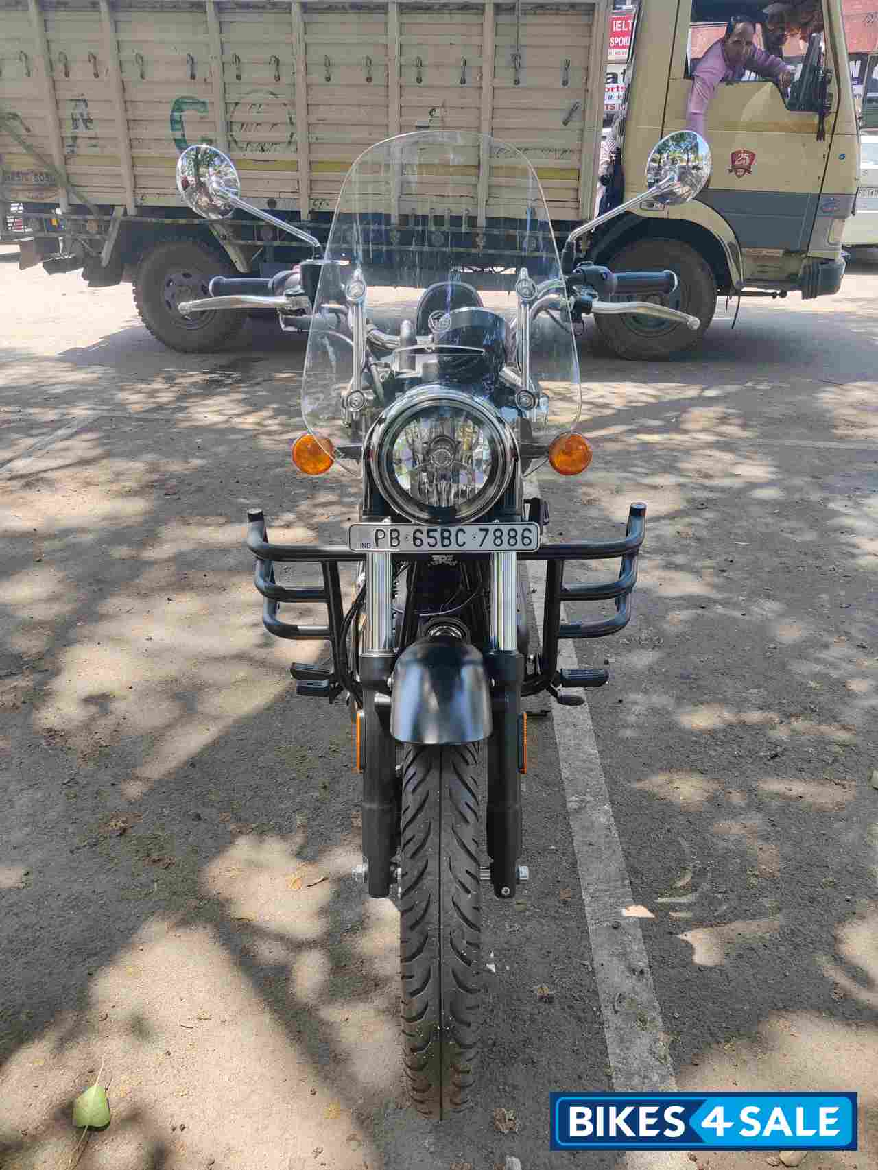 Black Royal Enfield Meteor 350 Stellar Black Royal Enfield Meteor 350 Stellar