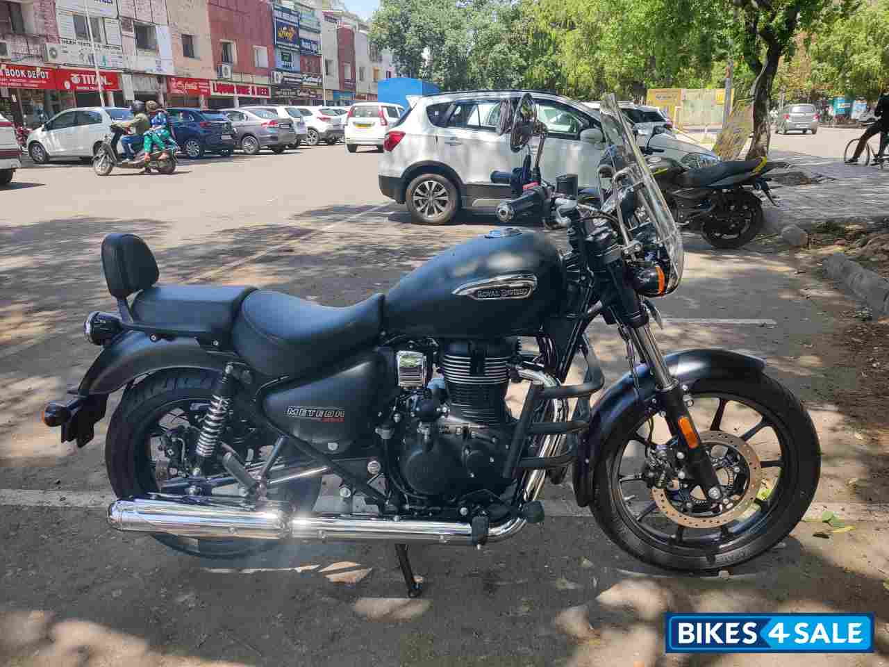 Black Royal Enfield Meteor 350 Stellar Black Royal Enfield Meteor 350 Stellar