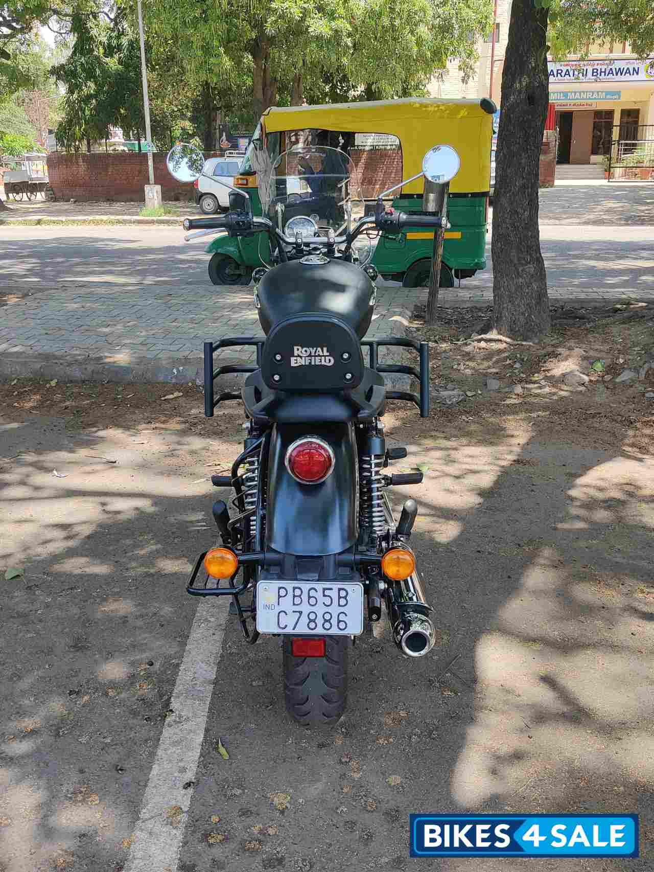 Black Royal Enfield Meteor 350 Stellar Black Royal Enfield Meteor 350 Stellar