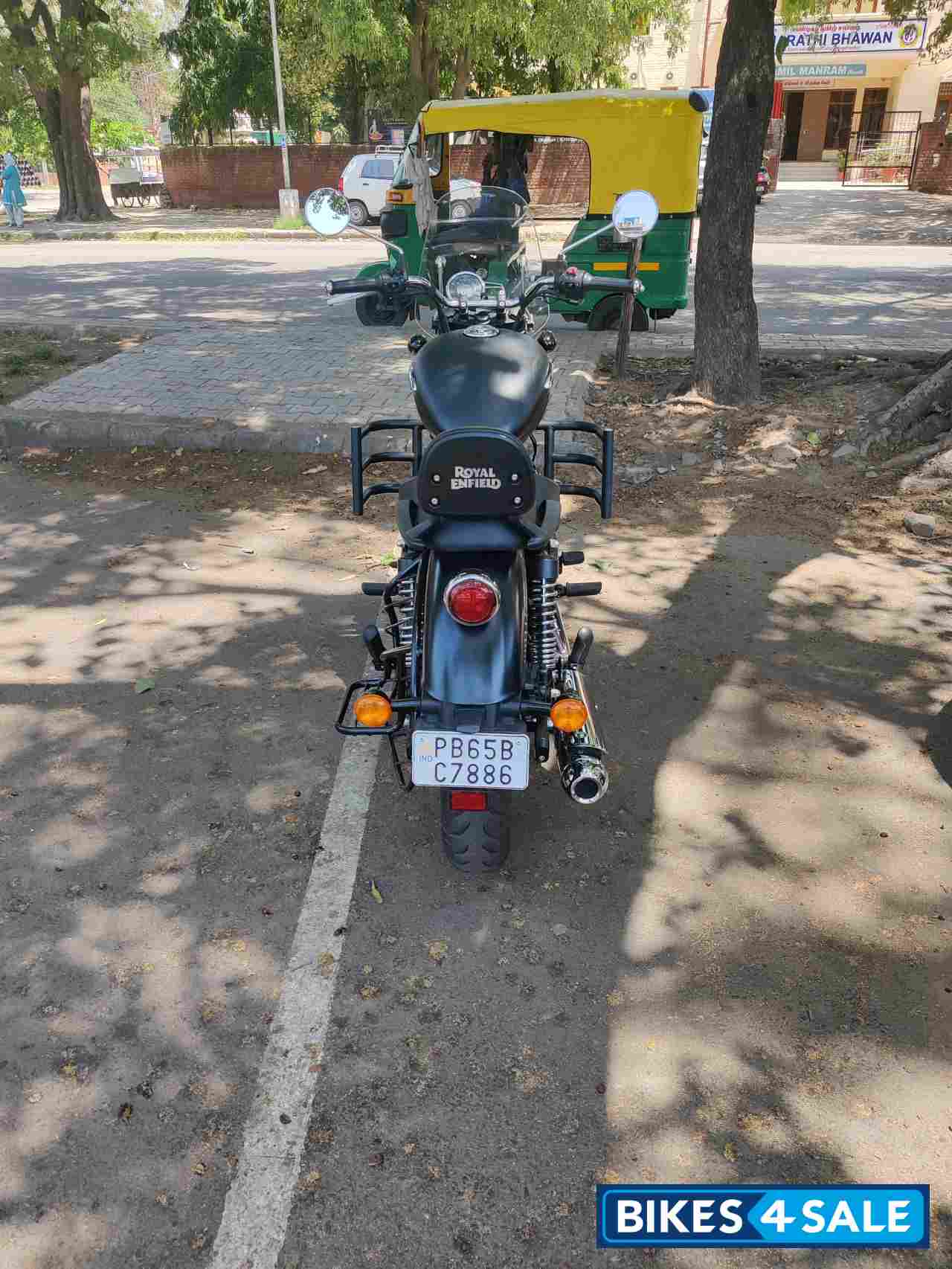 Black Royal Enfield Meteor 350 Stellar Black Royal Enfield Meteor 350 Stellar