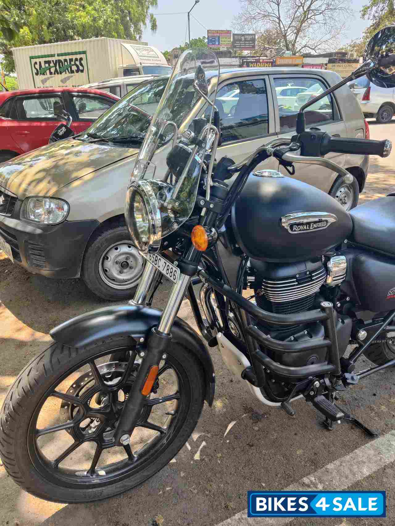 Black Royal Enfield Meteor 350 Stellar Black Royal Enfield Meteor 350 Stellar