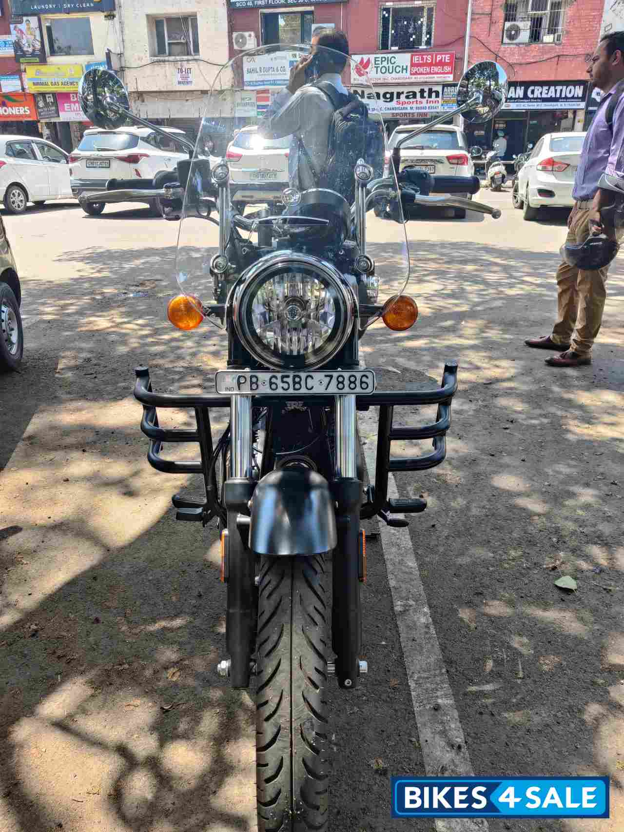 Black Royal Enfield Meteor 350 Stellar Black Royal Enfield Meteor 350 Stellar