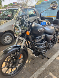 Black Royal Enfield Meteor 350 Stellar