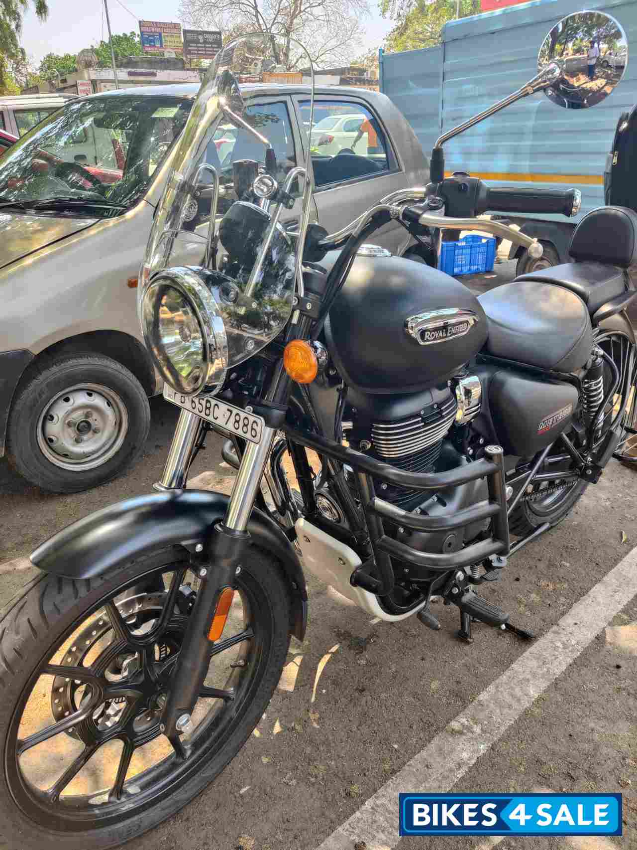 Black Royal Enfield Meteor 350 Stellar Black Royal Enfield Meteor 350 Stellar