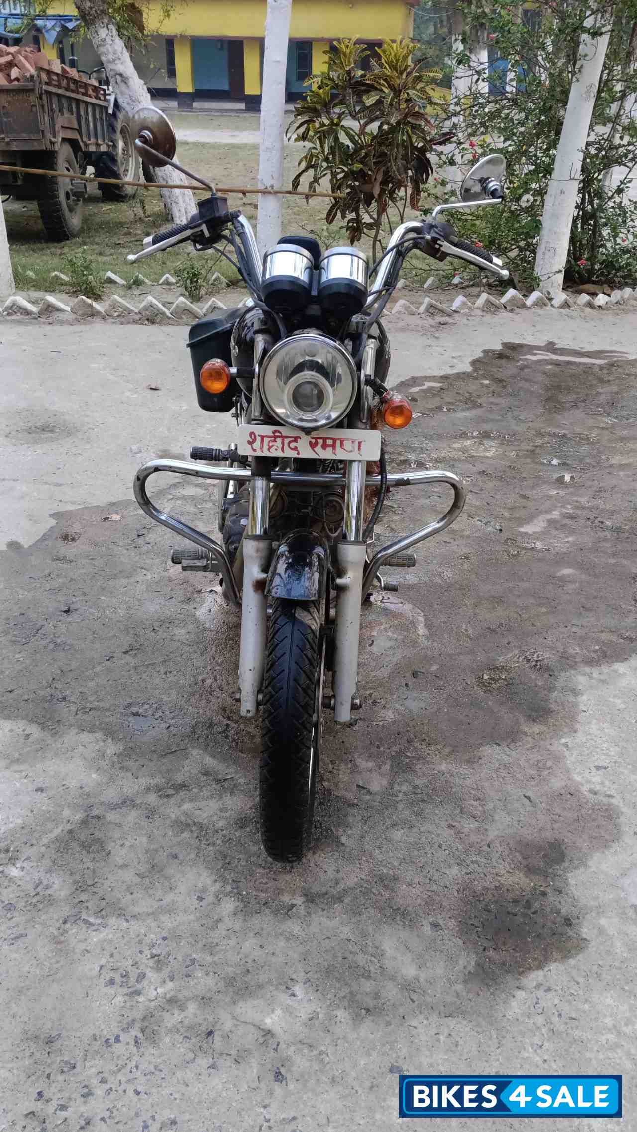 Black Royal Enfield Thunderbird 350