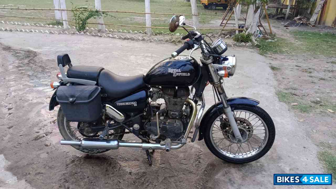 Black Royal Enfield Thunderbird 350