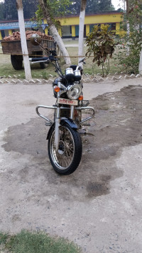 Black Royal Enfield Thunderbird 350