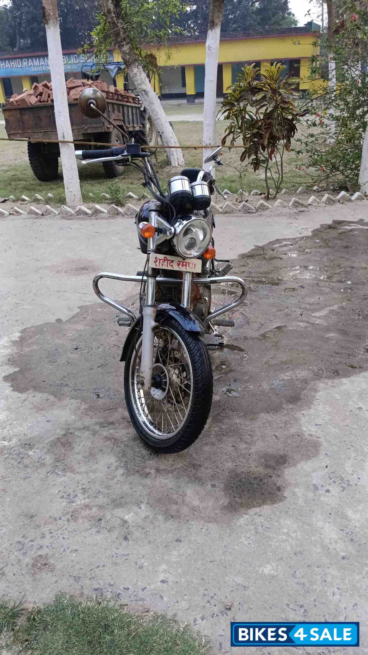 Black Royal Enfield Thunderbird 350