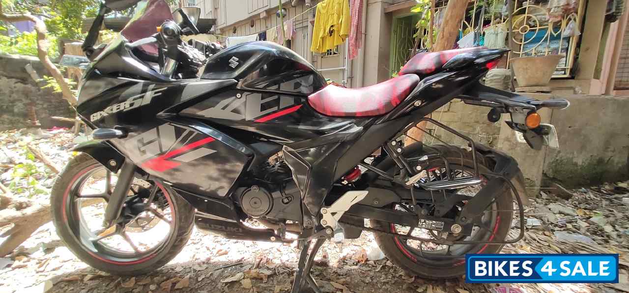 Glossy Black Suzuki Gixxer SF BS6