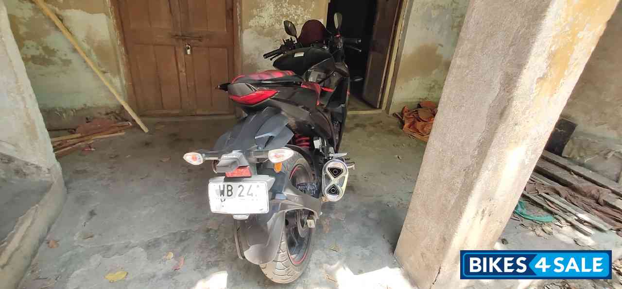 Glossy Black Suzuki Gixxer SF BS6