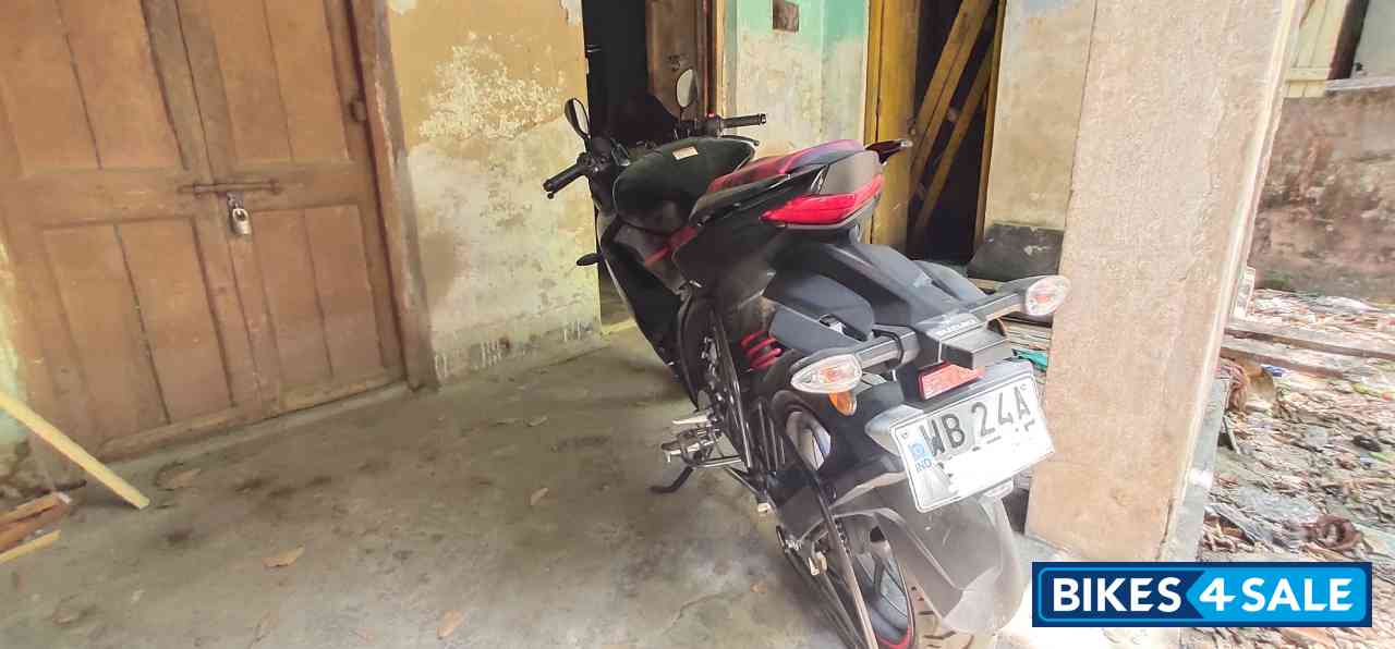 Glossy Black Suzuki Gixxer SF BS6