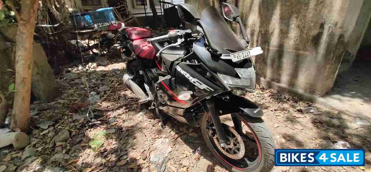 Glossy Black Suzuki Gixxer SF BS6