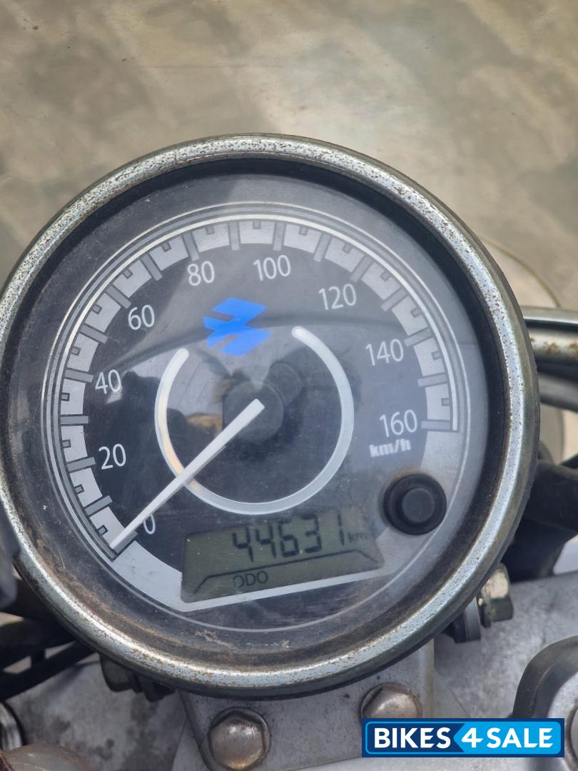 Black Bajaj Avenger Cruise 220