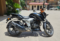 Racing Black TVS Apache RTR 160 4V
