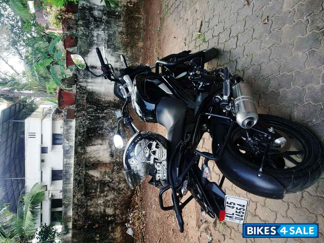 Mahindra Mojo 300 ABS BS6
