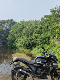 Mahindra Mojo 300 ABS BS6