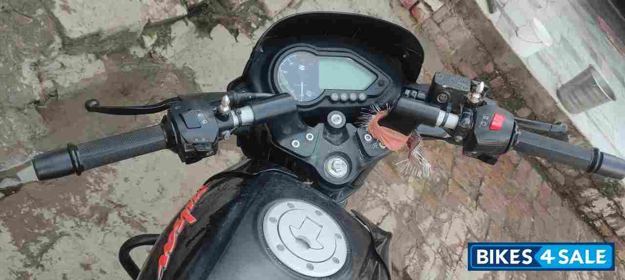 Bajaj Pulsar 125 Carbon Fibre Disc Single Seat