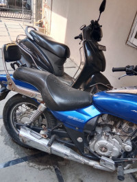 Bajaj Avenger 220 DTS-i