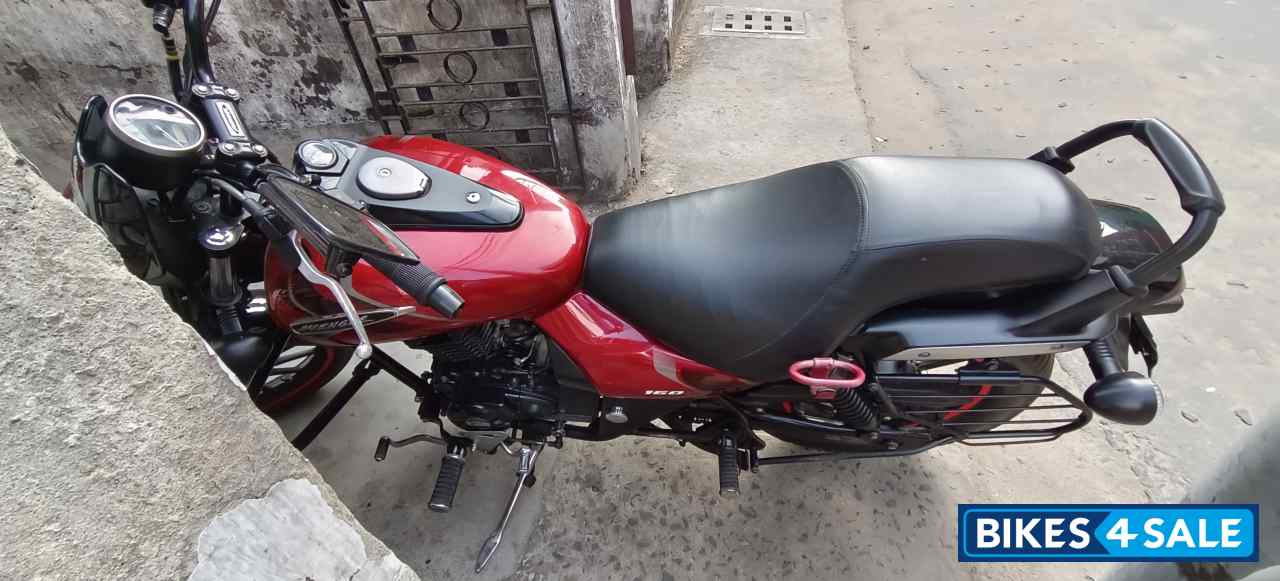 Red Bajaj Avenger Street 160 BS6
