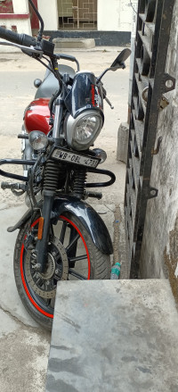 Red Bajaj Avenger Street 160 BS6
