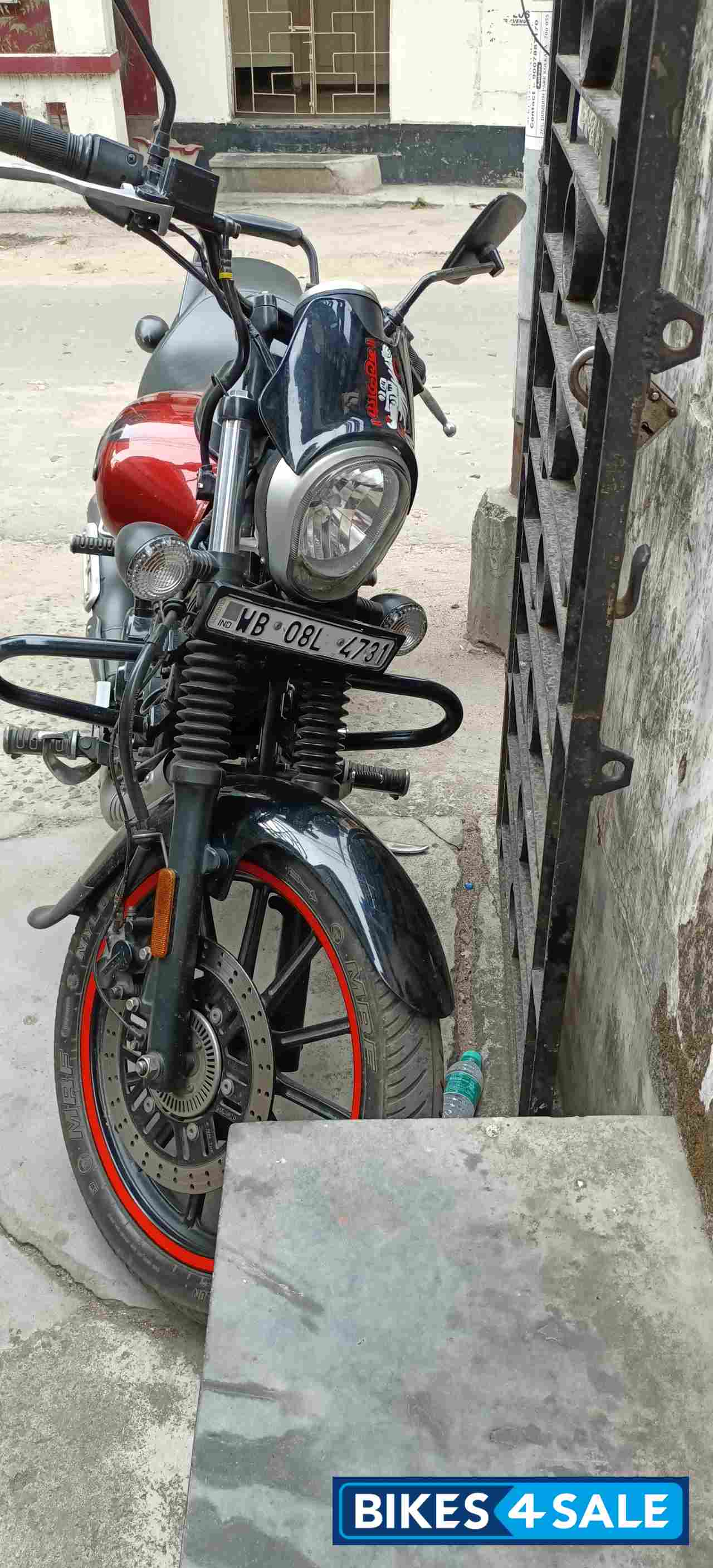 Red Bajaj Avenger Street 160 BS6