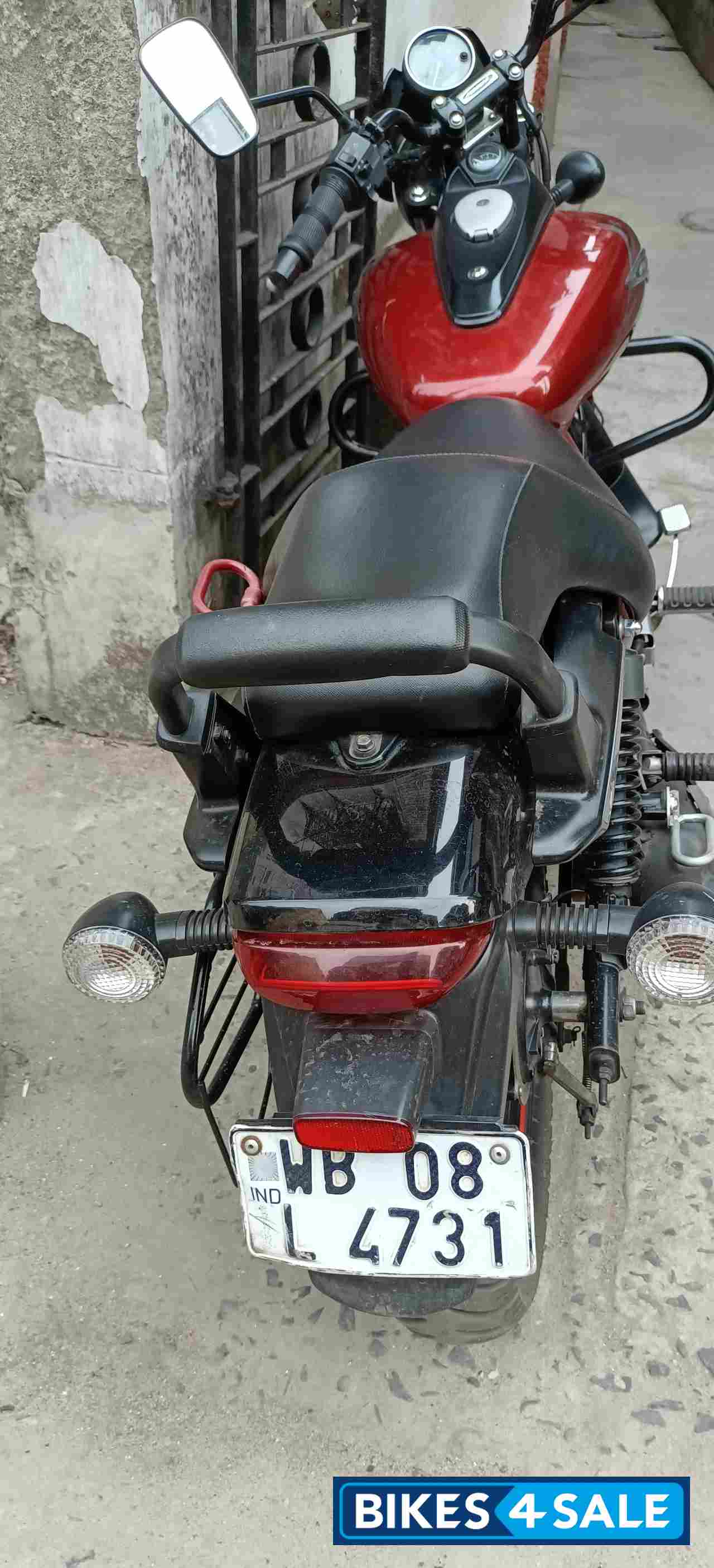 Red Bajaj Avenger Street 160 BS6