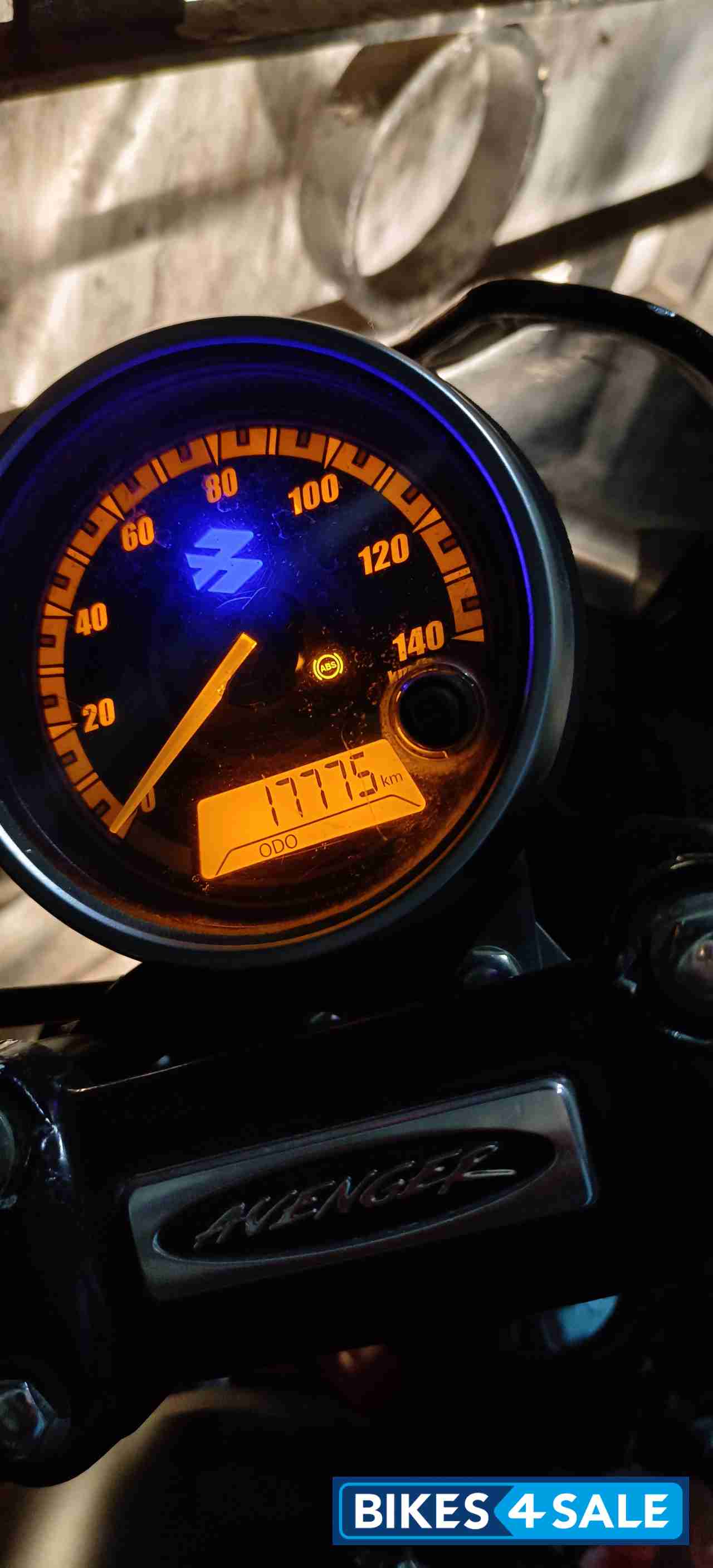 Red Bajaj Avenger Street 160 BS6