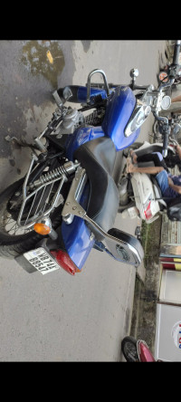 Blue Bajaj Avenger 220 DTS-i