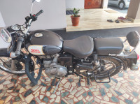 Black Royal Enfield Classic 350