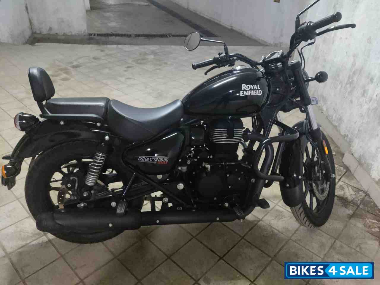Black Royal Enfield 2022 Meteor 350
