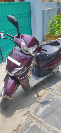 Magenta Mahindra Gusto