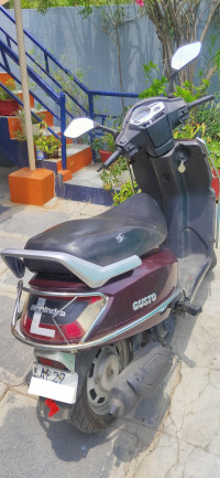 Magenta Mahindra Gusto