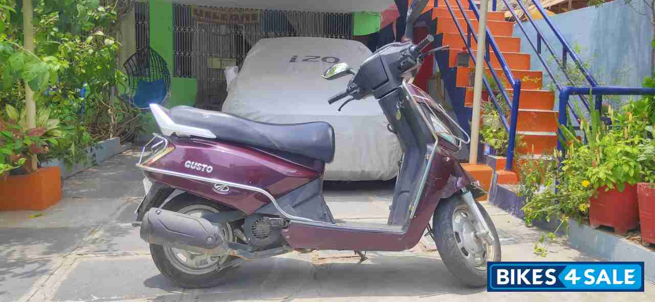 Magenta Mahindra Gusto
