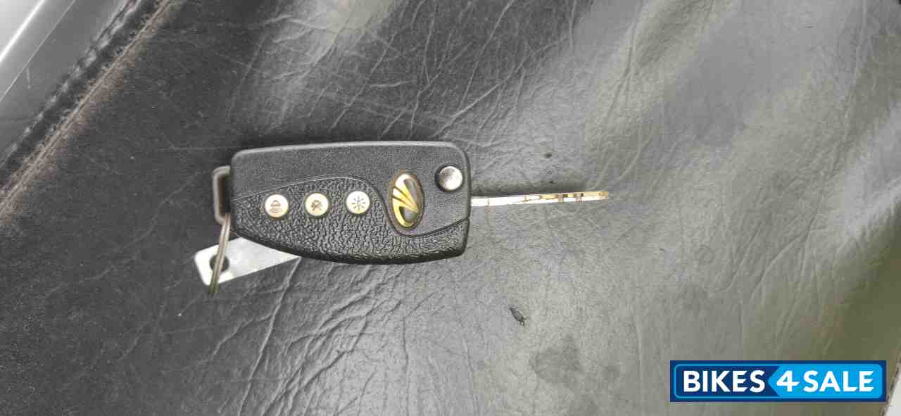 Magenta Mahindra Gusto