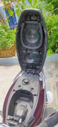 Magenta Mahindra Gusto