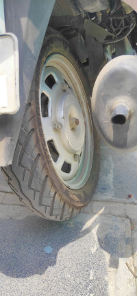 Magenta Mahindra Gusto