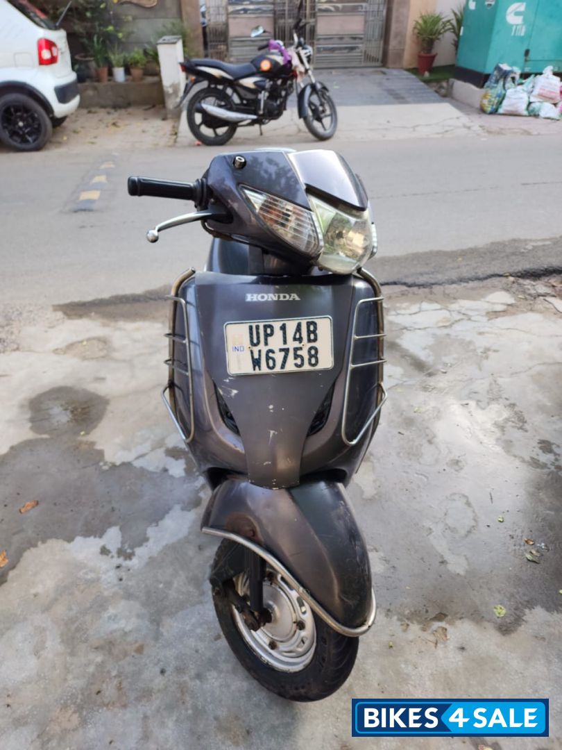 Gray Honda Activa